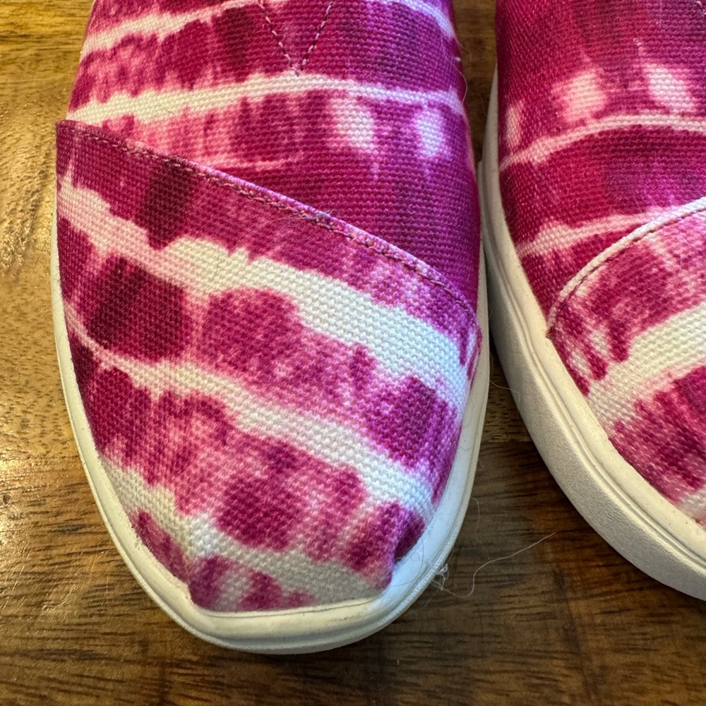 Toms Pink Tie Dye shoes size 8